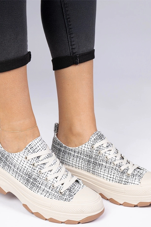 Bielo-čierne tenisky na hrubej...