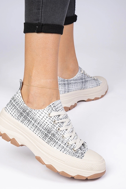 Bielo-čierne tenisky na hrubej...