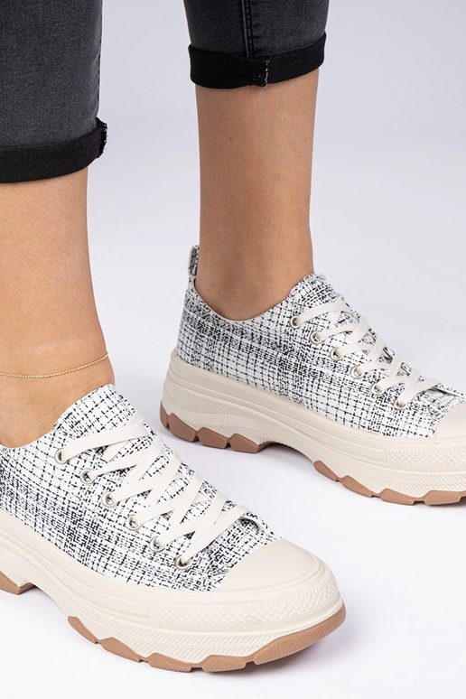 Bielo-čierne tenisky na hrubej...