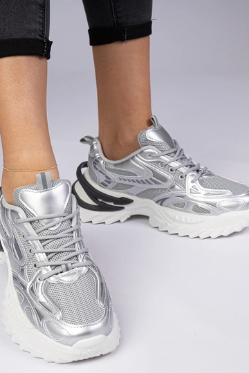 Strieborné sneakersy športové na masívnej podrážke Lirata