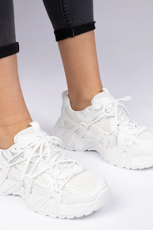 Biele sneakersy štýlové na masívnej...