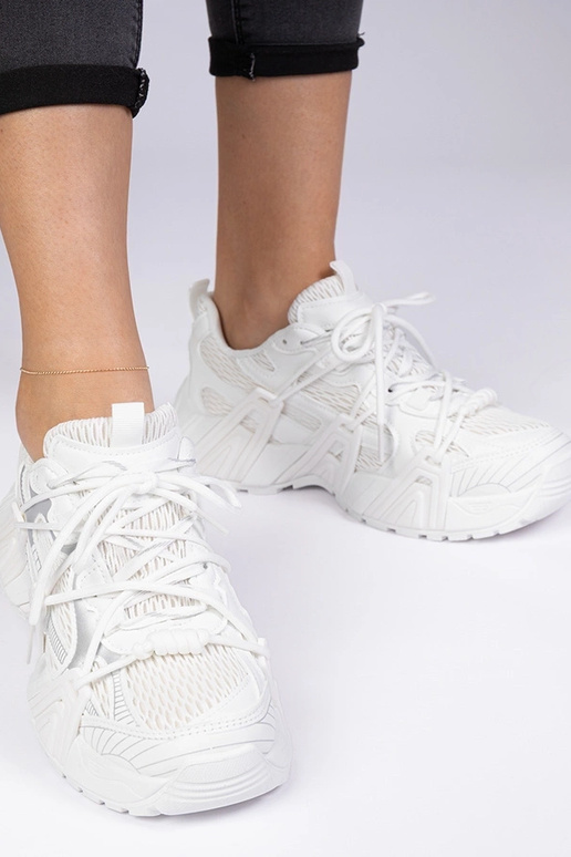 Biele sneakersy štýlové na masívnej...