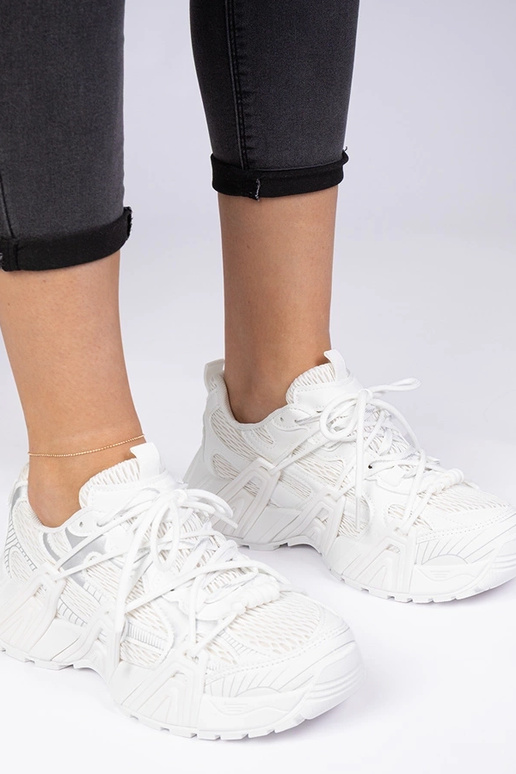 Biele sneakersy štýlové na masívnej...