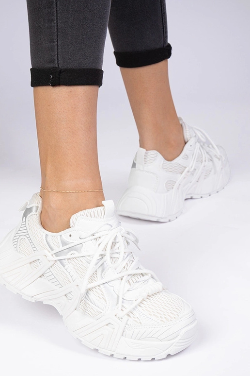 Biele sneakersy štýlové na masívnej...