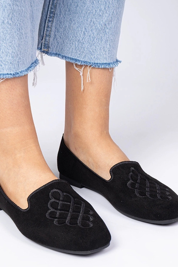 Čierne dámske balleríny z umelej semišovej kože s výšivkou Ronna 2