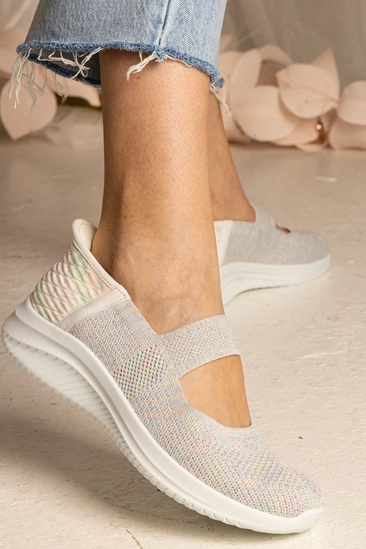 Farebné tenisky na štruktúrovanej...