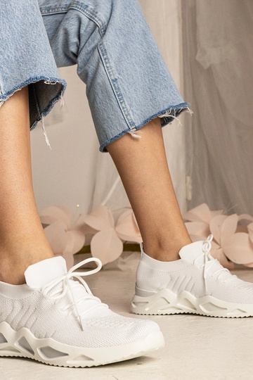 Biele dámske tenisky s ponožkovou špičkou Miyana