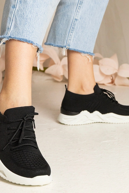 Čierne tenisky s ponožkovou špičkou...