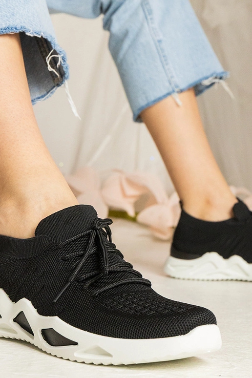 Čierne tenisky s ponožkovou špičkou...