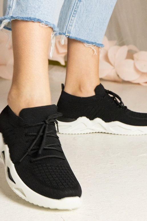 Čierne tenisky s ponožkovou špičkou...