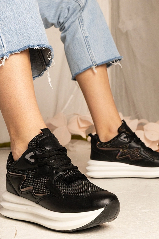 Čierne tenisky s holografickým prvkom...