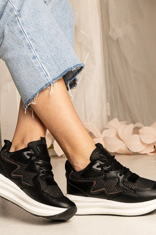 Čierne tenisky s holografickým prvkom...