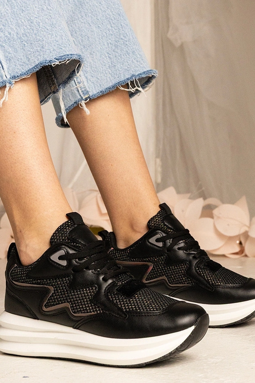 Čierne tenisky s holografickým prvkom...