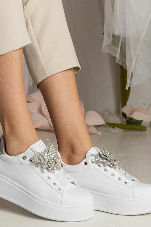 Bielo-strieborné tenisky s motýlikom...