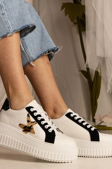 Bielo-čierne tenisky... 2