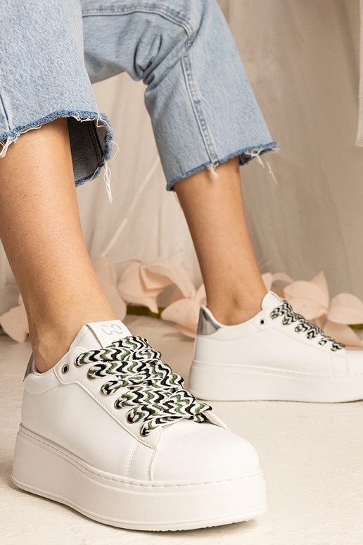 Biele dámske tenisky s masívnym...