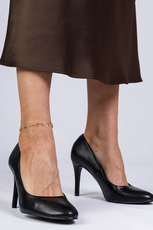 Čierne klasické dámske vysoké topánky... Čierne klasické dámske vysoké topánky...