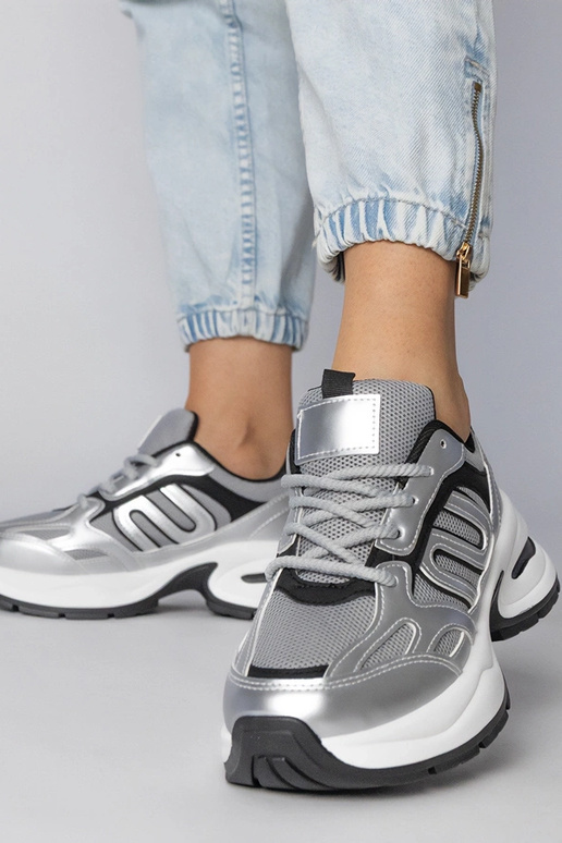 Strieborné športové topánky na...