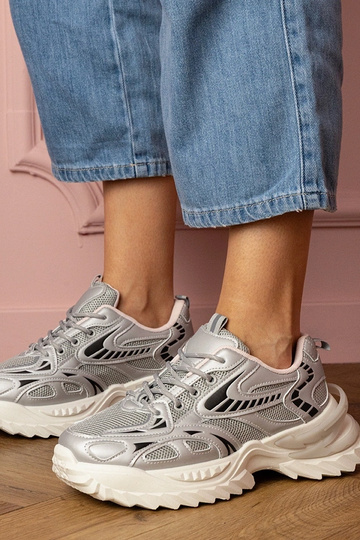 Strieborné dámske tenisky...