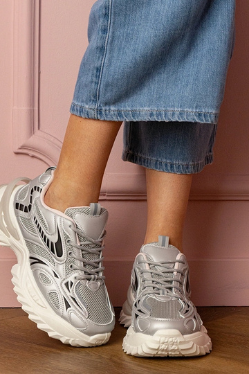 Strieborné dámske tenisky... 2