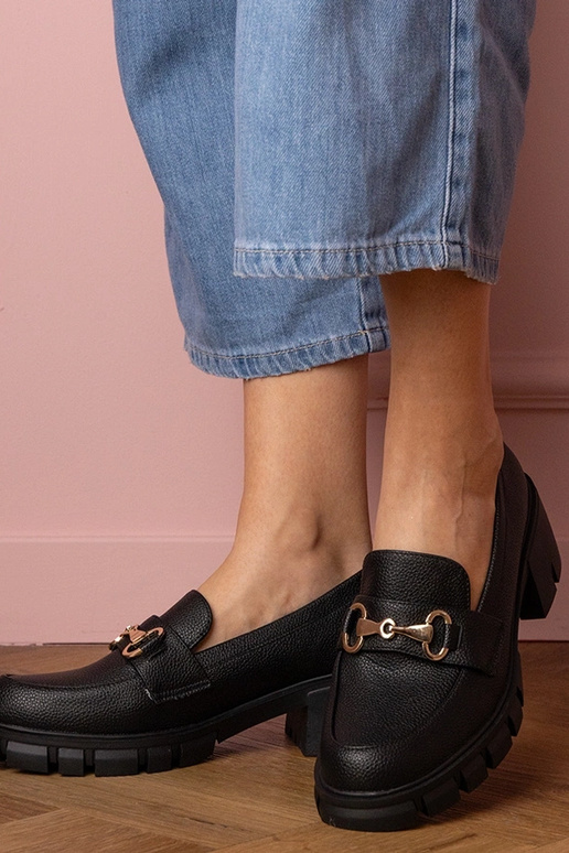 Čierne dámske poltopánky na nízkom...