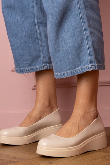 Pieskové lakované dámske...