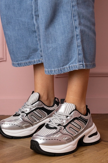 Strieborné dámske tenisky...