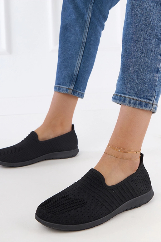 Čierne dámske športové sandále Saris