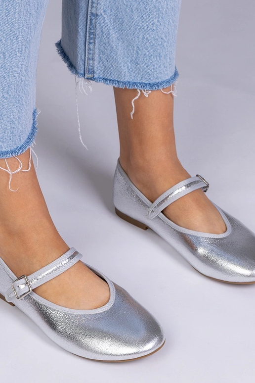 Strieborné dámske baleríny so sponou,...