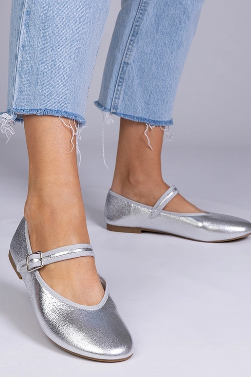 Strieborné dámske baleríny so sponou,...