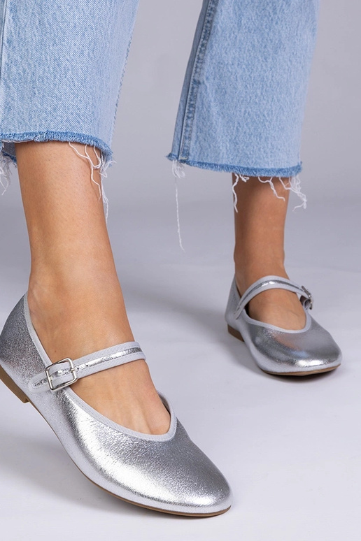 Strieborné dámske baleríny so sponou,...