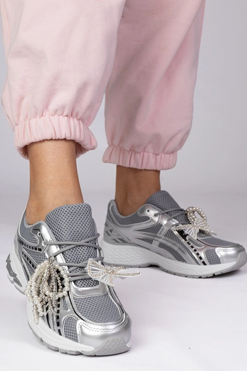 Strieborné športové topánky... 2