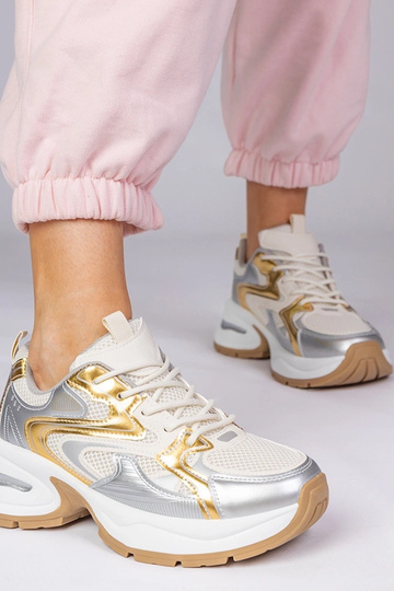 Zlaté športové topánky na...