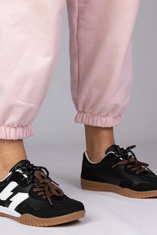 Čierne športové topánky so farebnými...