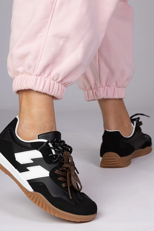 Čierne športové topánky so farebnými...