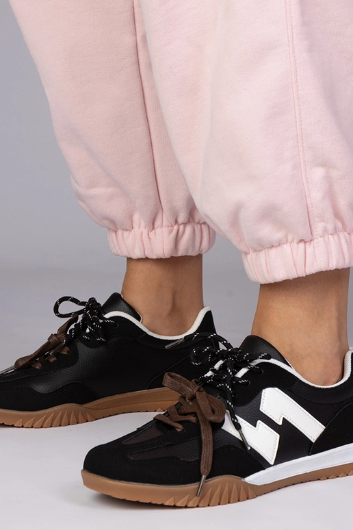 Čierne športové topánky so farebnými...