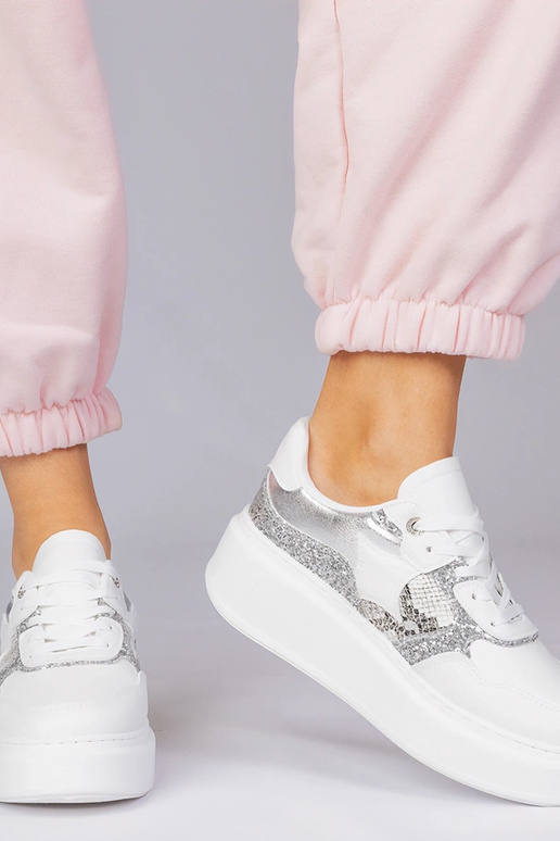 Biele športové topánky s trblietkami...
