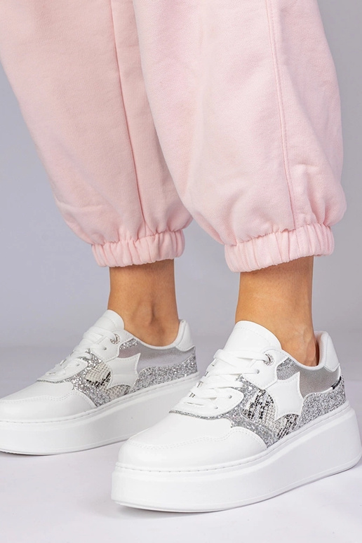 Biele športové topánky s trblietkami...