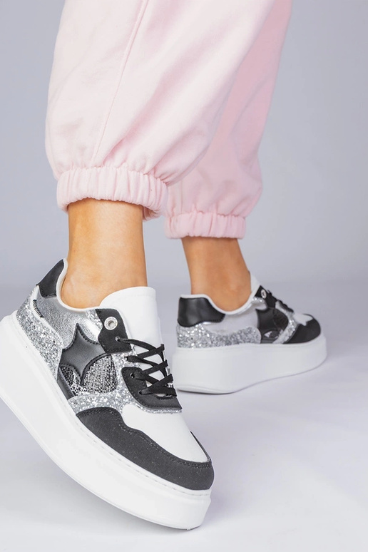 Čierne športové topánky s trblietkami...