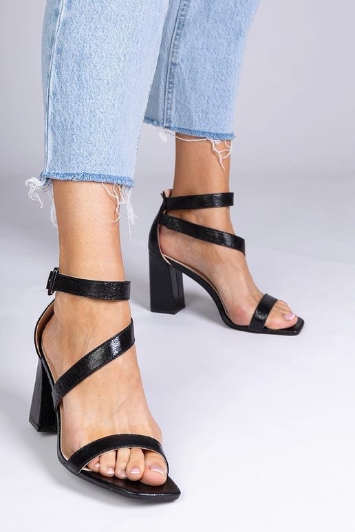 Čierne sandále z umelej kože na...