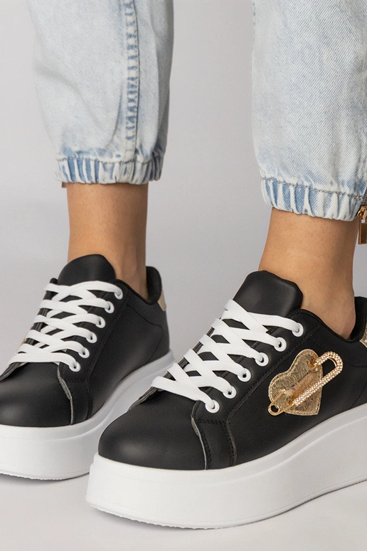 Čierne športové topánky s podpätkom v...