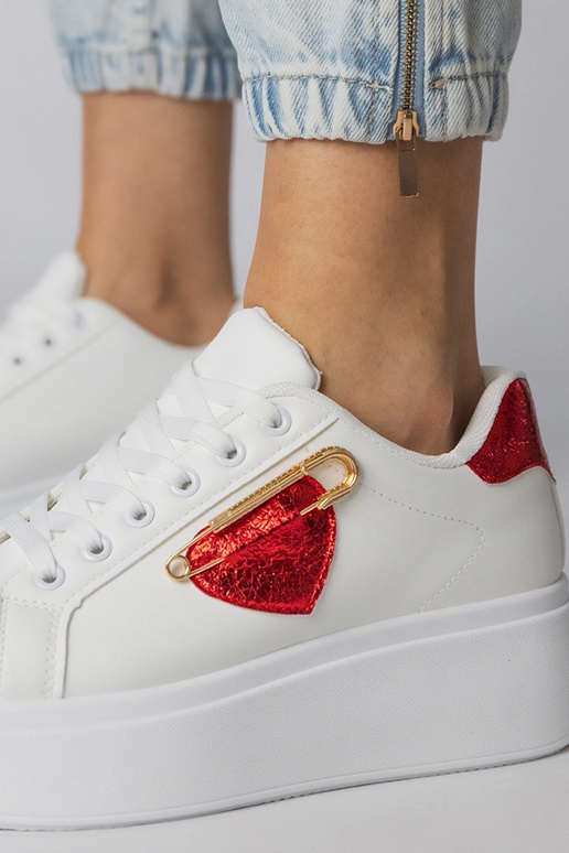 Biele športové topánky s červeným...