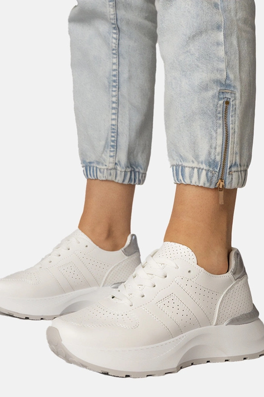 Biele športové topánky so strieborným...