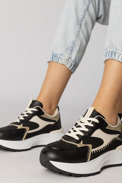 Čierne športové topánky s tkaným...