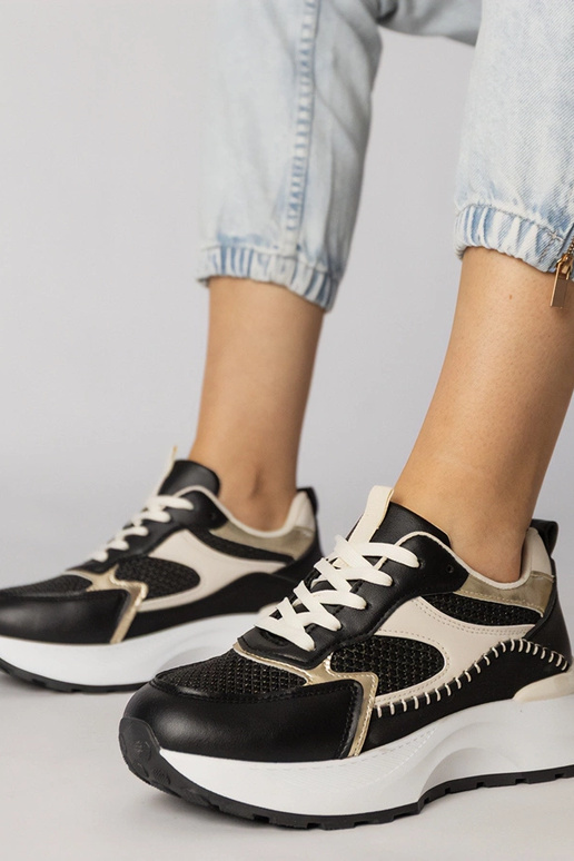 Čierne športové topánky s tkaným...