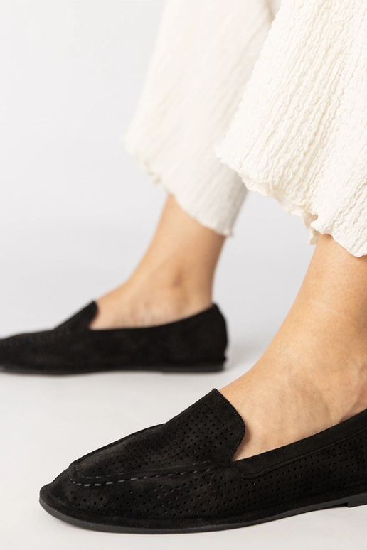 Čierne perforované mokasíny z...