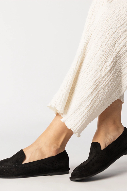 Čierne perforované mokasíny z...