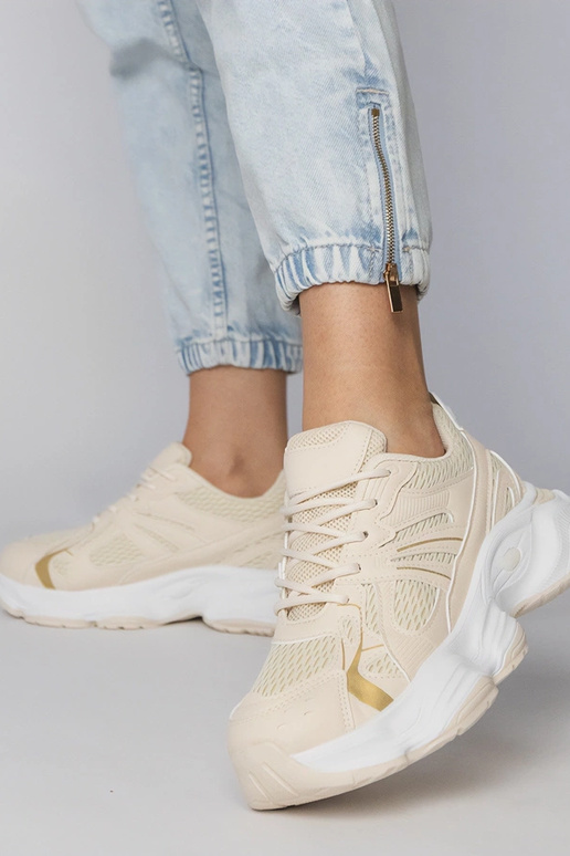 Pieskové športové topánky na masívnej...