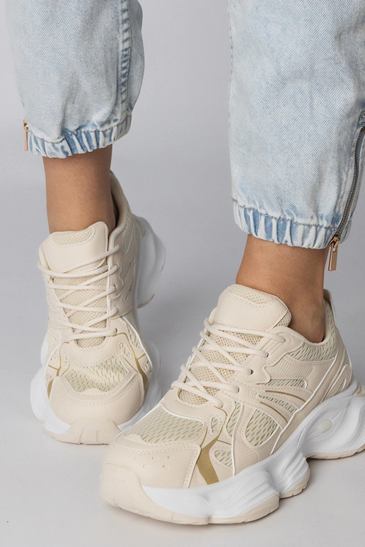 Pieskové športové topánky na masívnej...