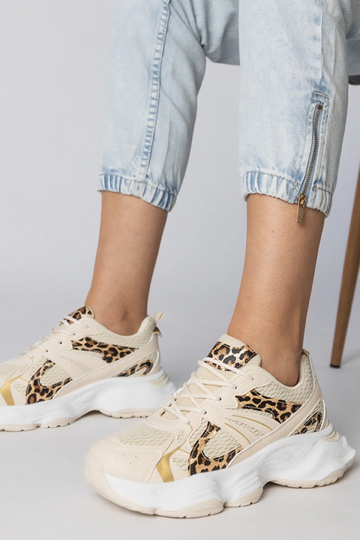 Panterový vzor športové topánky na...